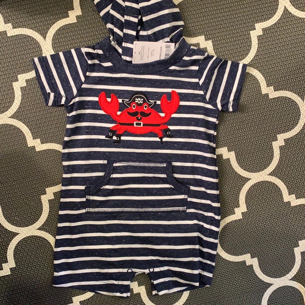 Carter’s 9m one piece crab pirate NWT